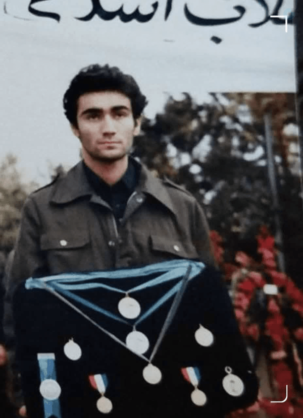کشور دوست‌ترین فرد ایران ساکن خیابان شهید فریبرز کشور دوست