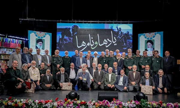 رجزخوانی حاج صادق آهنگران در جمع فرماندهان/ اشک همرزمان در فراق شهدا