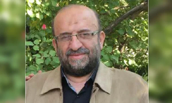 نماز اول وقت رزمنده با اخلاص فاطمیون در معرکه جنگ