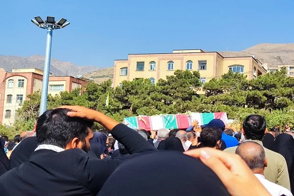 پاسخ کوبنده مردم در تشییع پیکر مطهر شهید «امیراحمدی» به دشمنان انقلاب اسلامی
