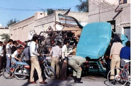 یک مینی بوس ، سی شهید