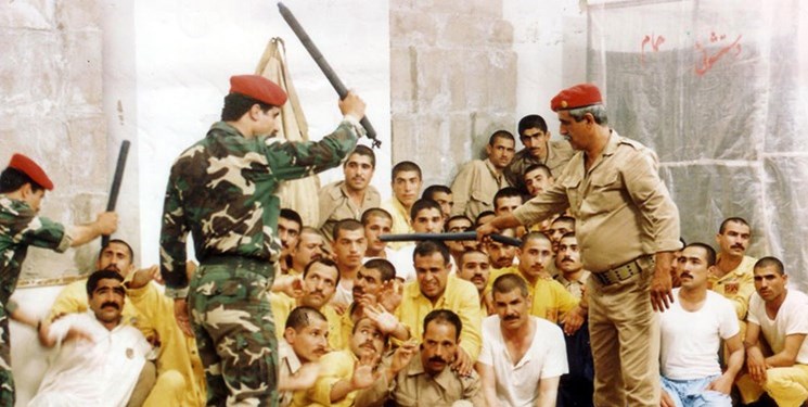 برای مراسم دهه فجر با کلاه نگهبان عراقی، پرچم ایران درست کردیم!